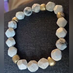 Faceted Howlite and Gold Beaded Bracelet